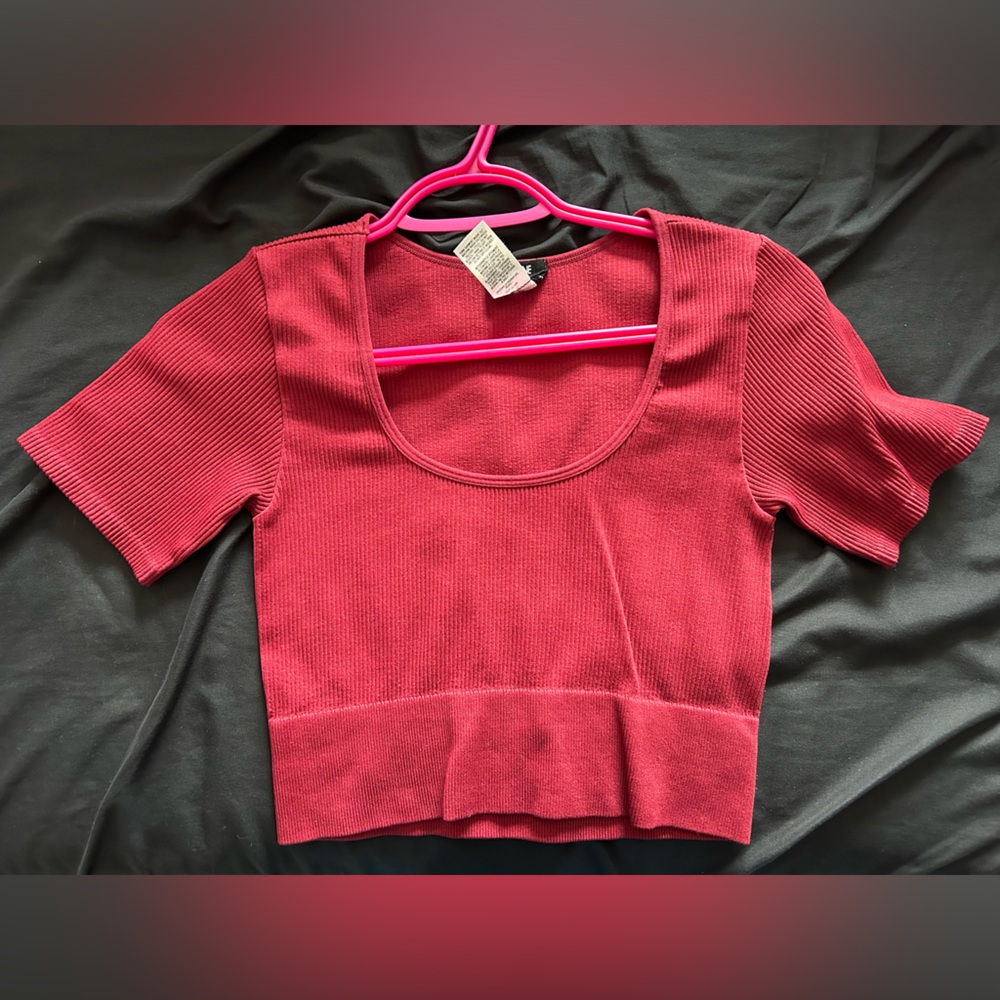 xs maroon ribbed crop top